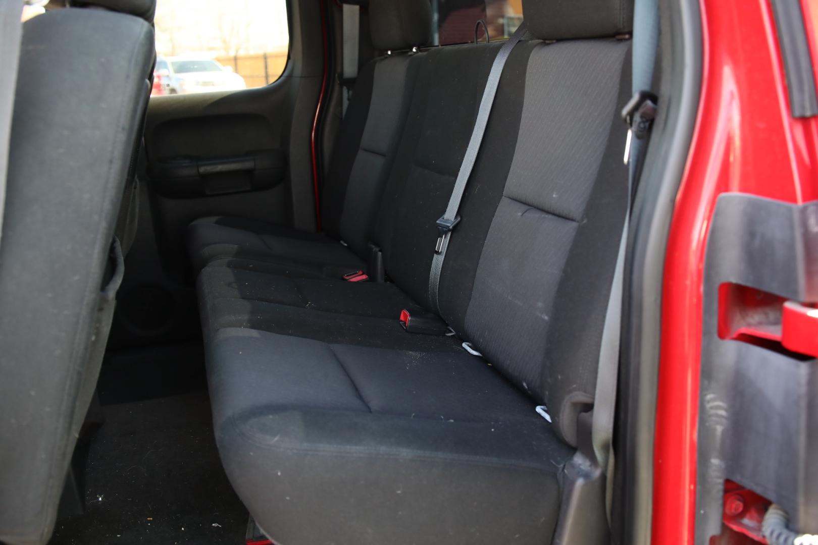 2010 RED CHEVROLET SILVERADO 1500 LT1 Extended Cab 2WD (1GCSCSE09AZ) with an 5.3L V8 OHV 16V FFV engine, 6-SPEED AUTOMATIC transmission, located at 420 E. Kingsbury St., Seguin, TX, 78155, (830) 401-0495, 29.581060, -97.961647 - Photo#12